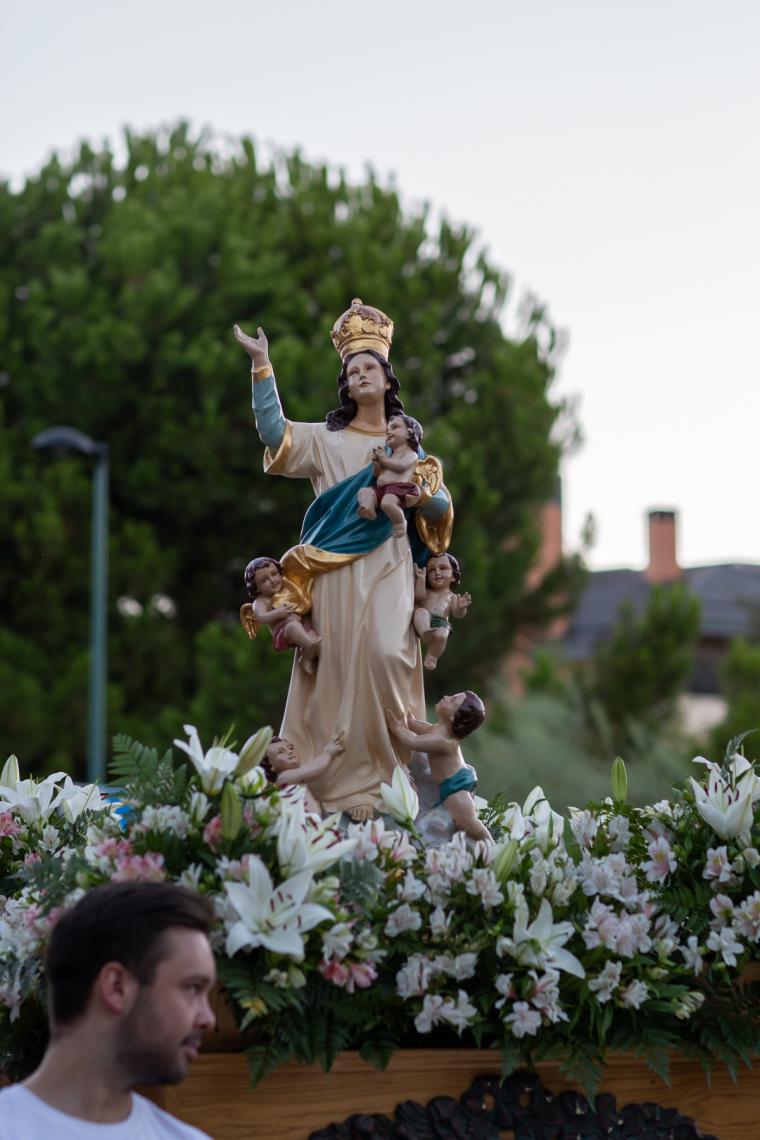 La Colonia de Los Ángeles celebra sus fiestas