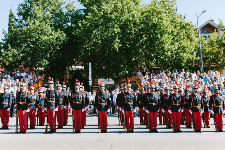 Cientos de vecinos de Pozuelo celebraron el homenaje a la Bandera de España