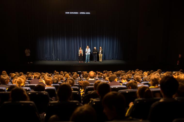 Don Giovanni ensaya ante cerca de 500 alumnos de Pozuelo antes de su estreno europeo en el MIRA Teatro