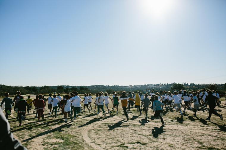Cerca de un millar de niños participan en la prueba “Cross del Maestro” en el Parque Adolfo Suárez