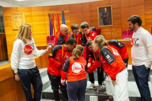 La alcaldesa felicita a los campeones de España del Club Karate Pozuelo