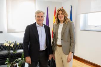 La alcaldesa felicita al piloto y vecino Carlos Sainz por su trayectoria deportiva y su triunfo en el Rally Dakar 2024