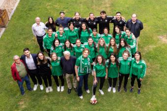 Paloma Tejero recibe al CF Pozuelo Femenino en celebración de su ascenso a 2ª RFEF