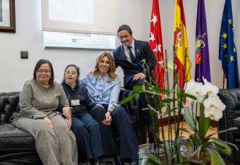 La alcaldesa de Pozuelo reconoce a trabajadores con Síndrome de Down en el Día Mundial del Síndrome de Down