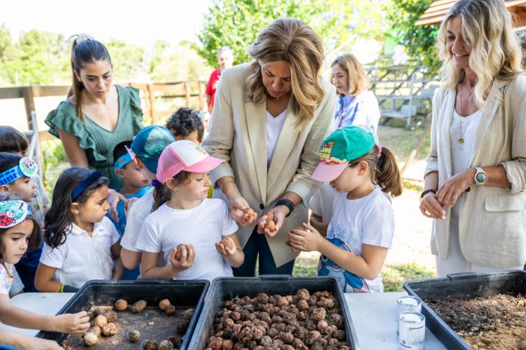 Pozuelo de Alarcón celebra el Día del Medio Ambiente con la siembra de semillas en el Oasis de Mariposas