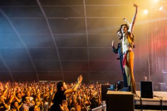 La banda La Unión Musical y el tributo a Adele atraen a miles de asistentes en las fiestas pozueleras