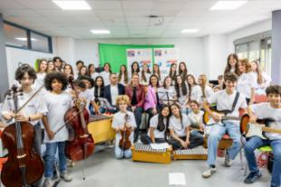 La alcaldesa de Pozuelo y la consejera de Educación visitan el IES Gerardo Diego para conocer proyectos europeos