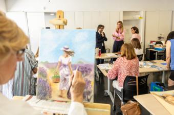 Pozuelo de Alarcón abre preinscripción para cursos y actividades en centros de mayores con 3.424 plazas disponibles