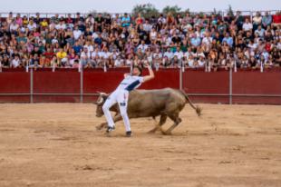 Said Emberik se corona campeón en el concurso de recortes taurinos de Pozuelo