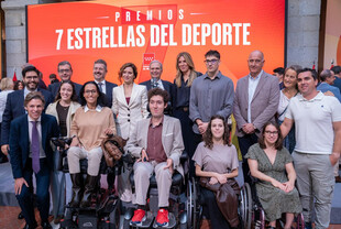 La Comunidad de Madrid entrega un Premio Siete Estrellas al Club de Natación Pozuelo por su deporte inclusivo