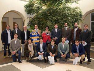 La alcaldesa recibe a jugadores de Hockey y Rugby de los clubes de Pozuelo