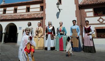 Pozuelo celebra una década de tradición con el X Aniversario de la Comparsa de Gigantes y Cabezudos