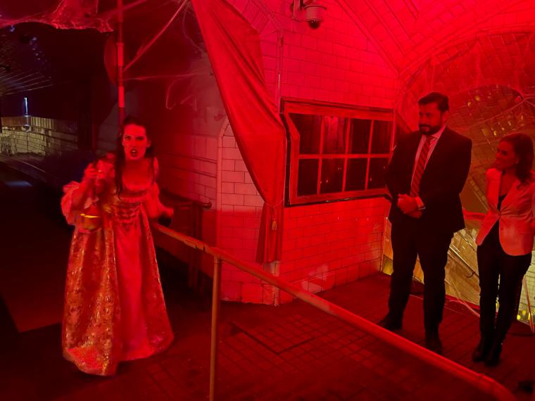 La antigua estación de Metro de Chamberí se conveirte en el Castillo de Drácula para Halloween