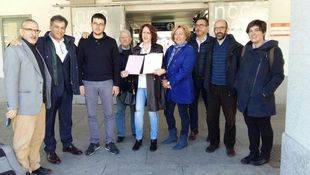 Concejales de la Oposición de Pozuelo con vecinos del barrio Coca de la Piñera.