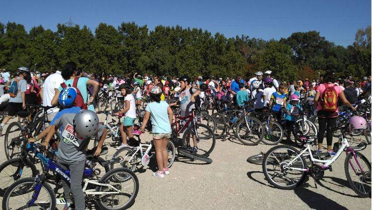 Miles de personas participan en la Fiesta de la Bicicleta de Pozuelo de Alarcón