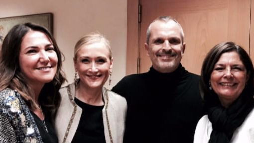 Cristina Cifuentes otorga la Medalla Internacional de las Artes a Miguel Bosé