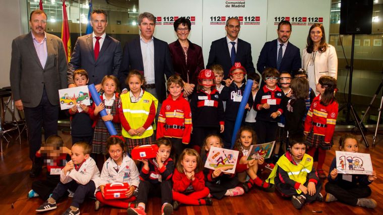 La alcaldesa de Pozuelo visita los Talleres 112