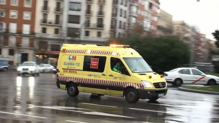 Cae más de tres metros tras ceder el suelo en un comercio de Pozuelo