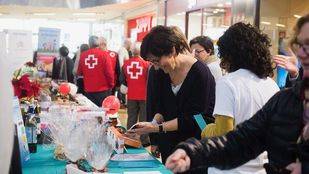 Una veintena de asociaciones participaron en el tradicional mercadillo solidario de Pozuelo