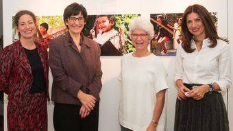 Susana Pérez Quislant inaugura la muestra 'Crecer en Camboya'