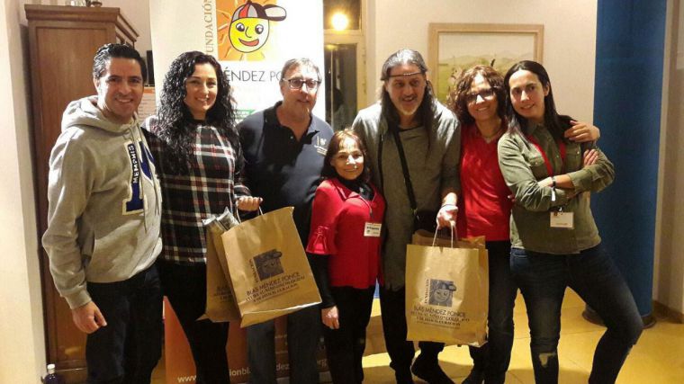 Camela visita el Mercadillo Solidario de la Fundación Blas Méndez Ponce en su recta final