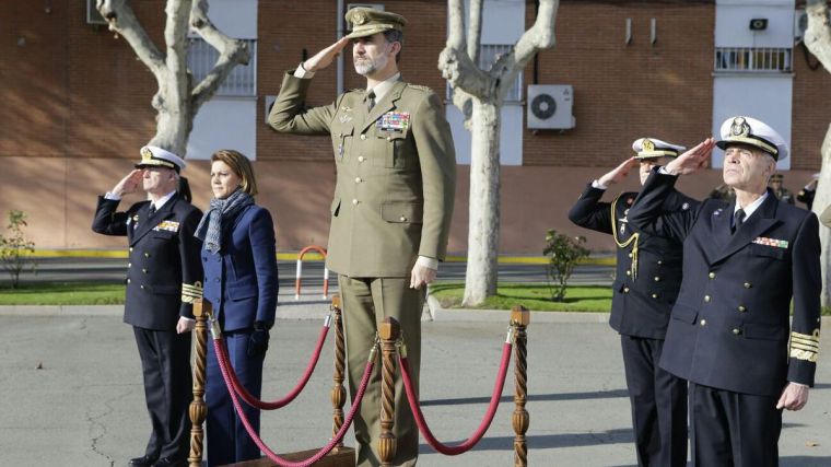 El Rey y Cospedal visitan el centro de mando de operaciones militares ubicado en Pozuelo