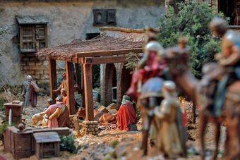 Un Belén con más de 500 figuras llena el Patio Segovia del Ayuntamiento de Pozuelo