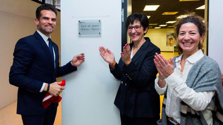 Pozuelo rinde homenaje a Antonio Najarro y da el nombre del bailarín y coreógrafo a una de las aulas de la EMMD