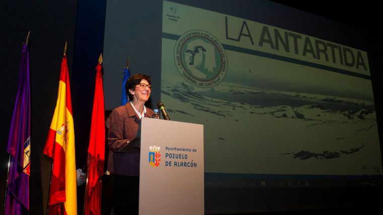 Los alumnos de Pozuelo llenan el MIRA Teatro para realizar una conexión en directo con la Antártida