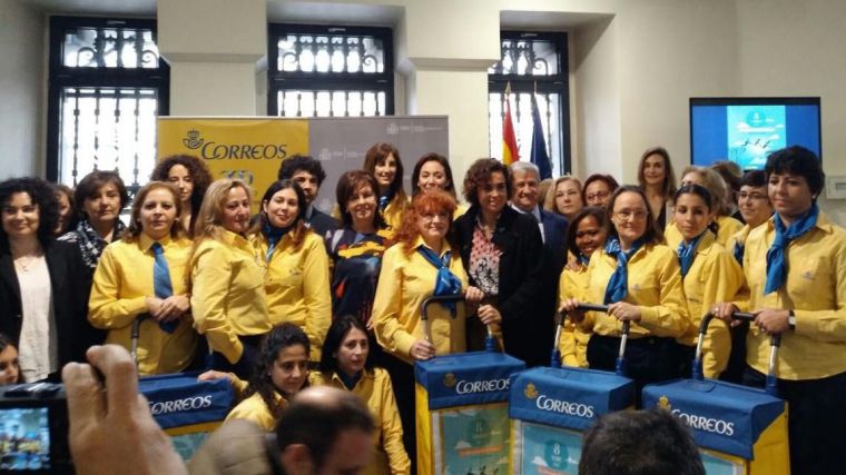 Las trabajadoras de Correos rinden homenaje a la mujer