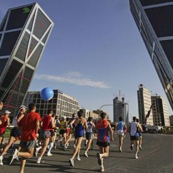 Dispositivo especial de transporte para velar por la movilidad en el Maratón de Madrid