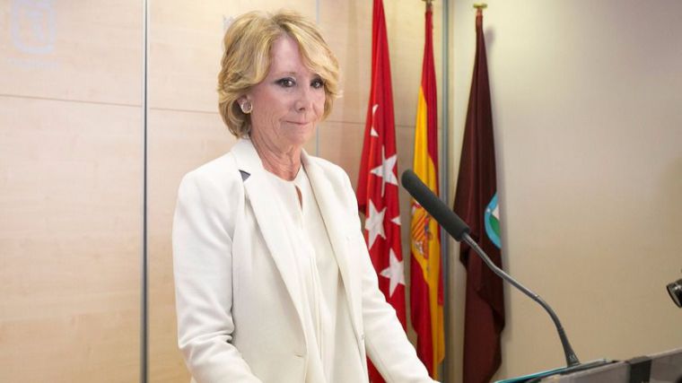 La expresidenta de la Comunidad de Madrid, Esperanza Aguirre, presenta su dimisión