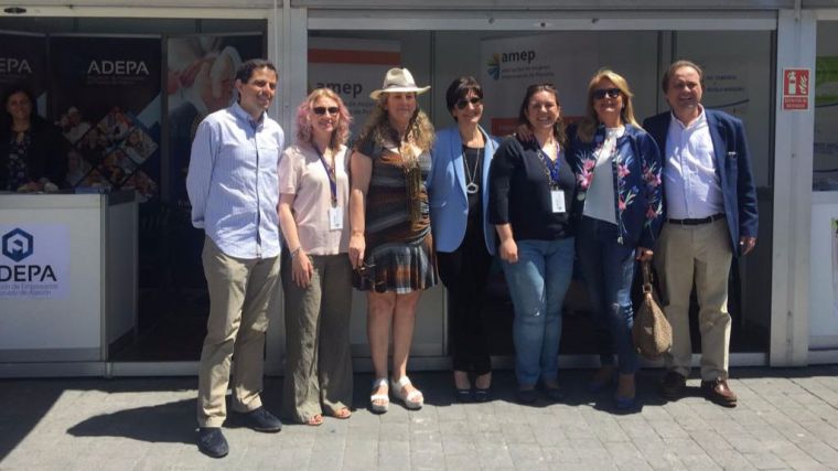 Cientos de vecinos y visitantes apoyan la Feria del Comercio de Pozuelo