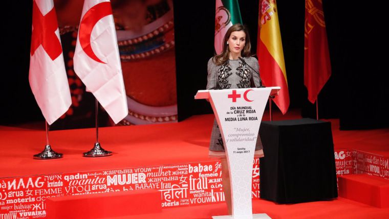 S.M. la Reina ha entregado las medallas de oro de Cruz Roja Española