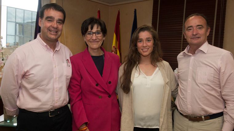 La alcaldesa recibe a la pozuelera y jugadora de padel Marta Ortega