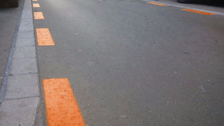 Una nueva y polémica zona naranja de estacionamiento a favor de los comercios locales