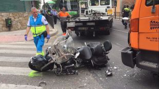 Un motorista de 67 años muere en Pozuelo tras colisionar con un camión