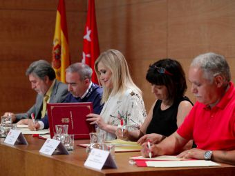 Cifuentes firma un nuevo acuerdo para el personal de la Administración de Justicia