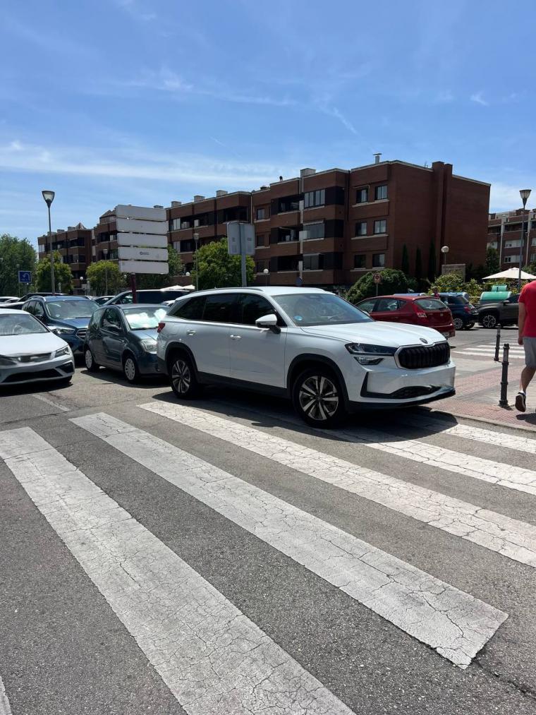 Más Madrid denuncia la permisividad ante el caos circulatorio en el entorno de la Iglesia de Santa María de Caná