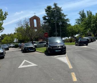 Más Madrid denuncia la permisividad ante el caos circulatorio en el entorno de la Iglesia de Santa María de Caná