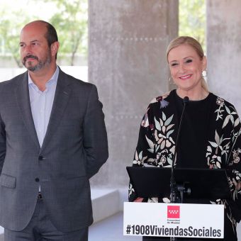 Cifuentes entrega 140 nuevas viviendas públicas