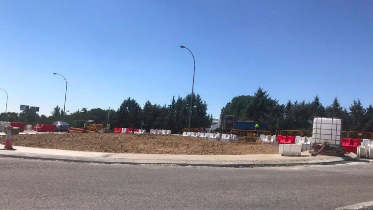 La alcaldesa muestra los avances de las obras de la glorieta entre Monteclaro y la Francisco de Vitoria