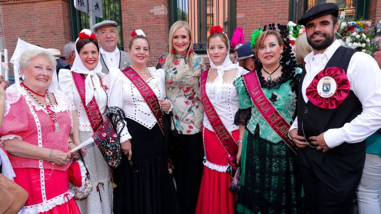 Cifuentes participa en la conmemoración de la festividad de La Paloma