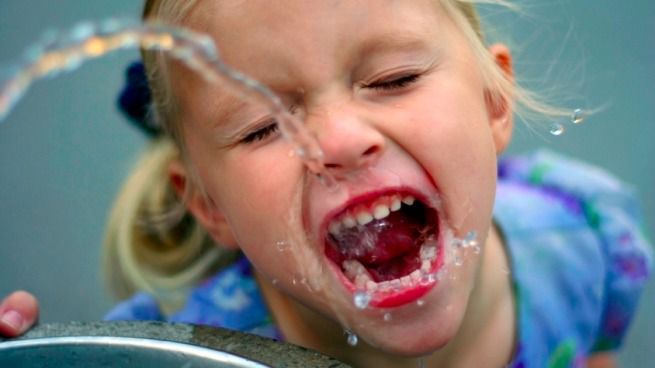 Sanidad advierte sobre los riesgos de la deshidratación en niños