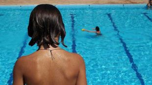 Las otitis generadas en piscinas, origen de urgencias pediátricas en verano