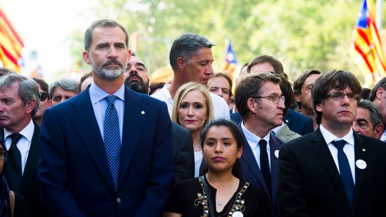 Cifuentes en la manifestación de Barcelona en nombre de todos los madrileños