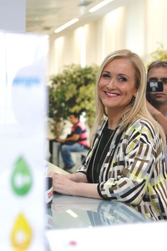 Cifuentes anima a los madrileños a donar sangre