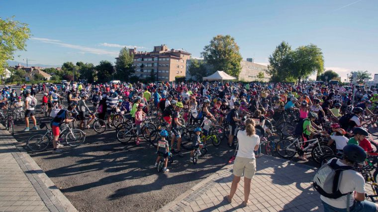 La Fiesta de la Bicicleta reúne a un millar de participantes por las calles de Pozuelo de Alarcón