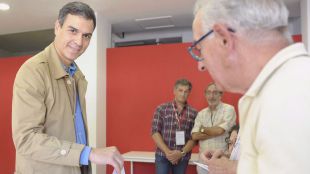 Pedro Sánchez vota en Pozuelo para elegir al secretario general del PSOE-M
