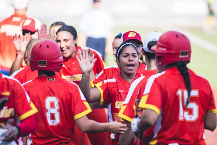 España arrolla a Sudáfrica en su estreno en la Copa Mundial de sófbol en Valencia